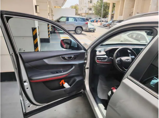 Car image 11