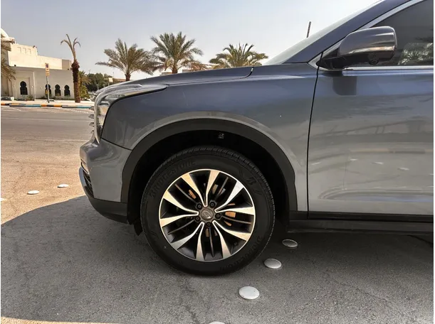 Car image 9