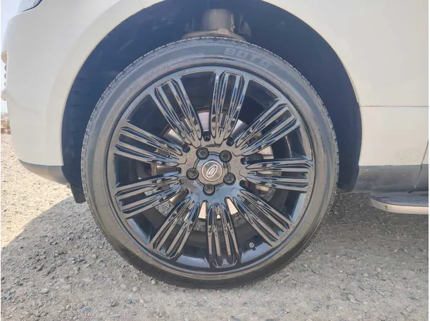 Car image 9