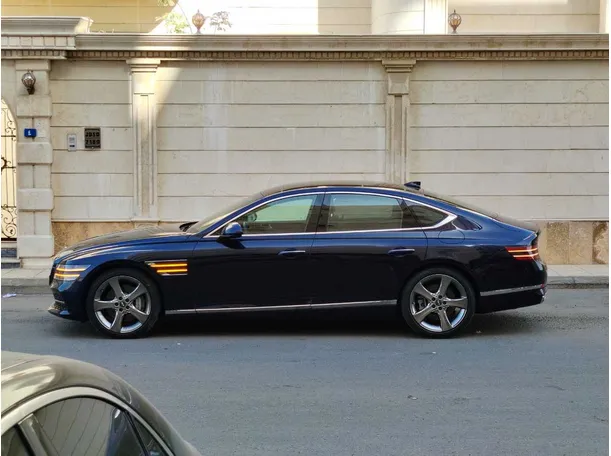 Car image 8