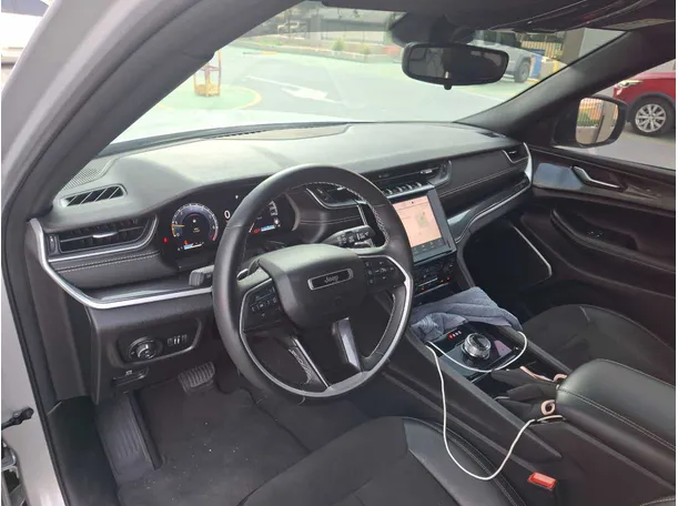 Car image 11