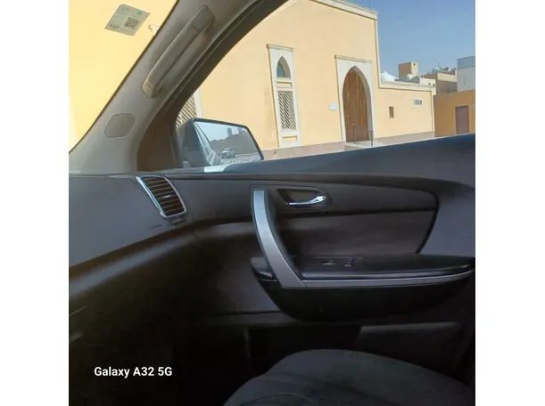 Car image 28