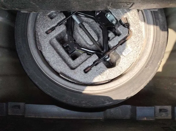 Car image 33