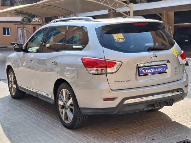 Car image 8