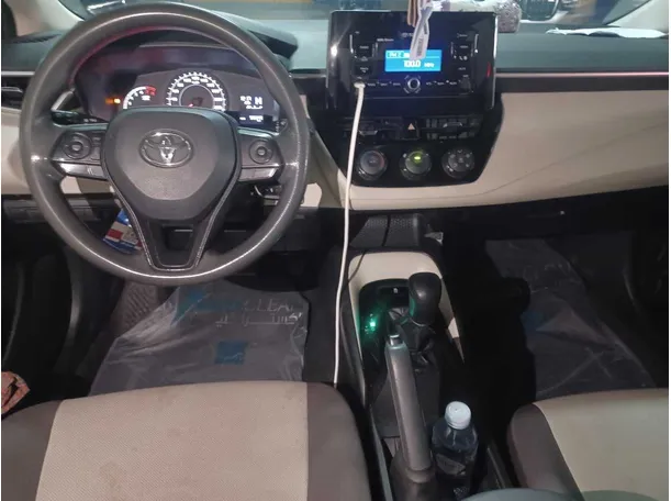 Car image 14