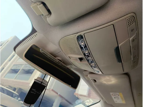 Car image 30