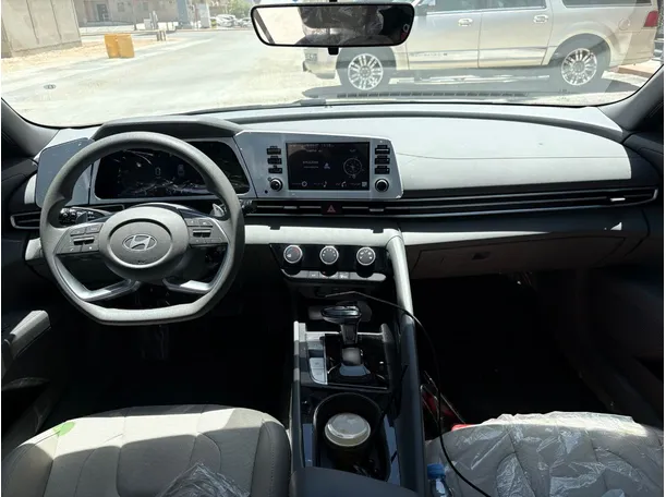 Car image 18
