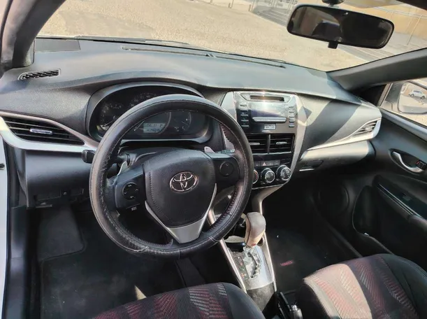 Car image 13