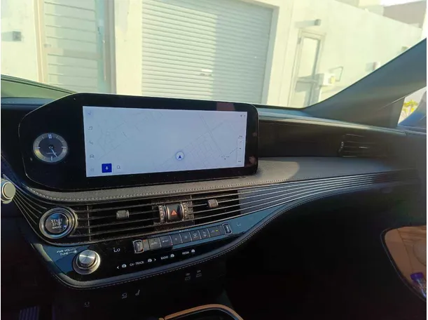 Car image 30