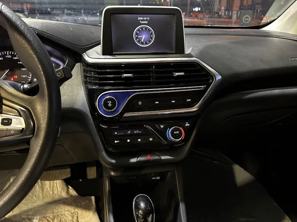 Car image 18
