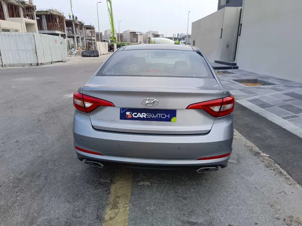 Car image 6