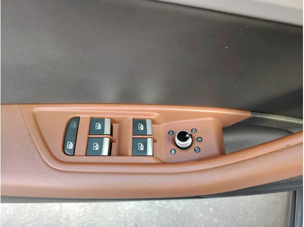 Car image 37