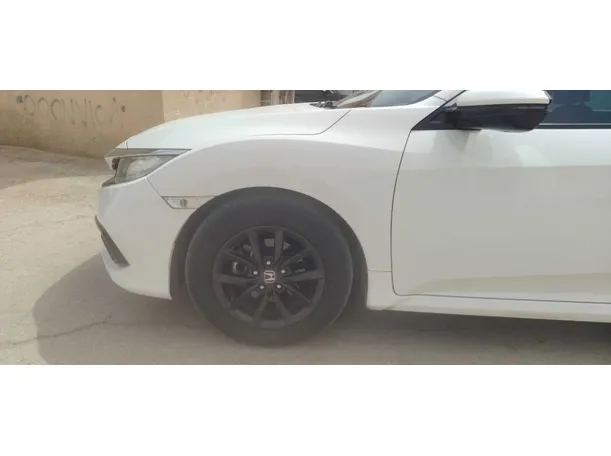 Car image 9