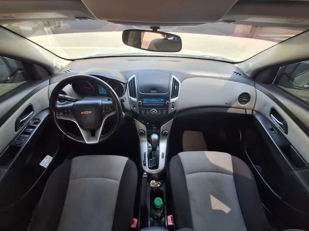 Car image 14