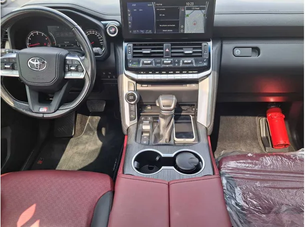 Car image 17