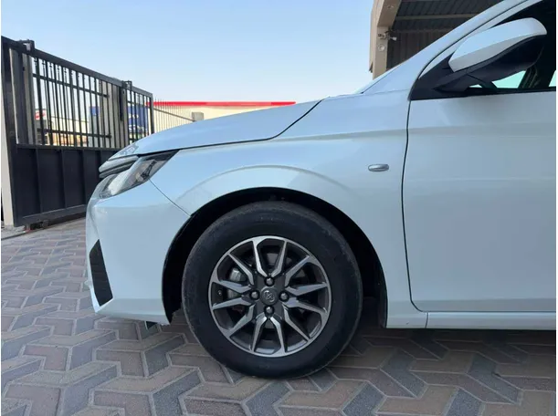 Car image 9