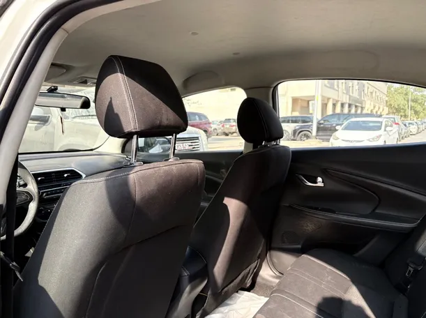 Car image 17