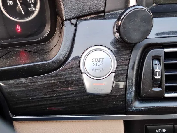 Car image 30
