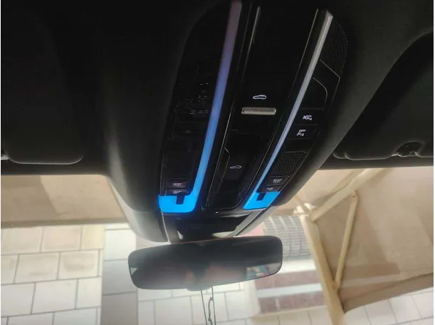 Car image 34