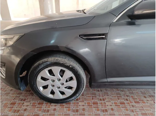 Car image 9