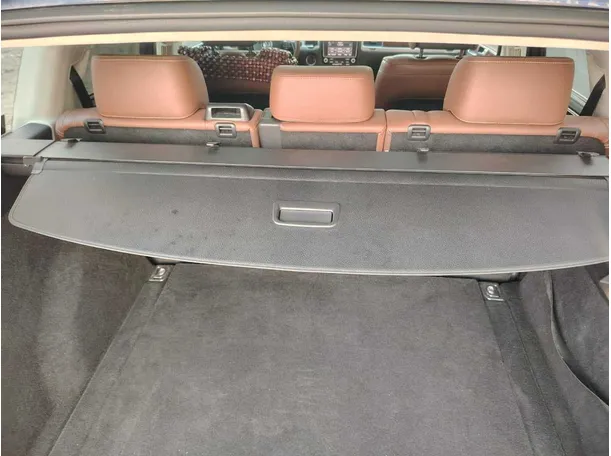 Car image 32