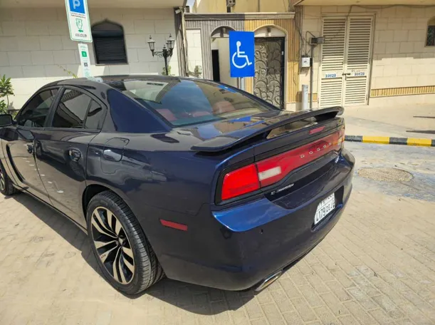 Car image 9