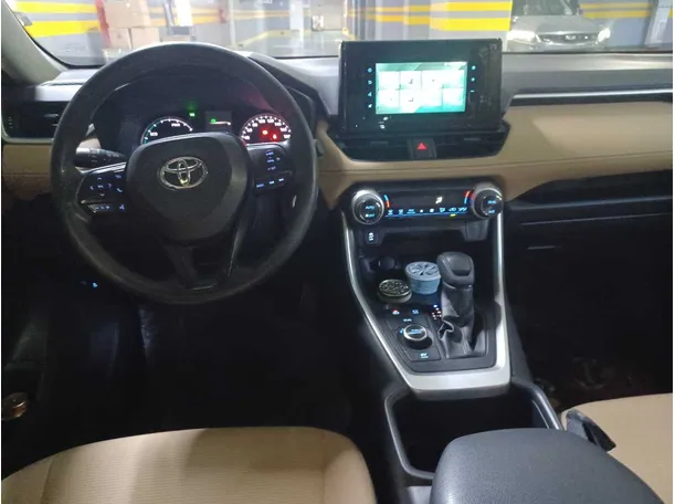Car image 16