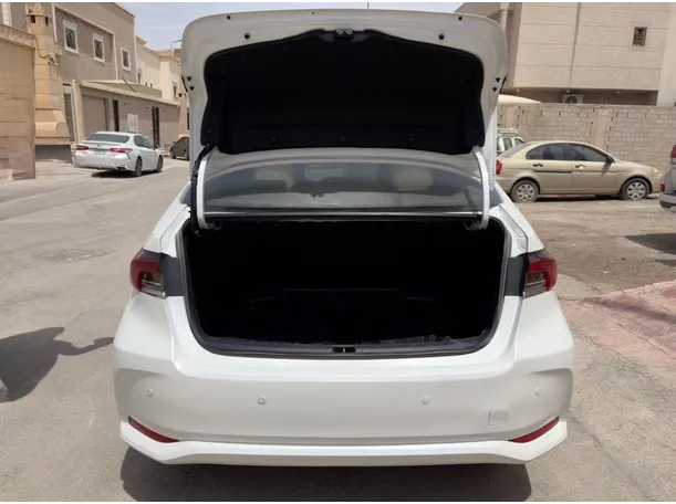 Car image 24