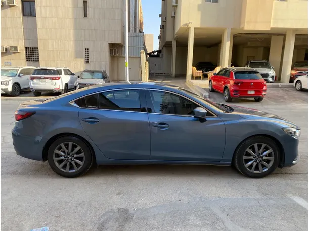 Car image 4