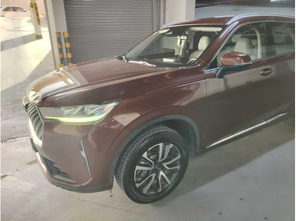 Car image 4