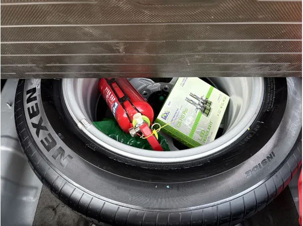 Car image 28
