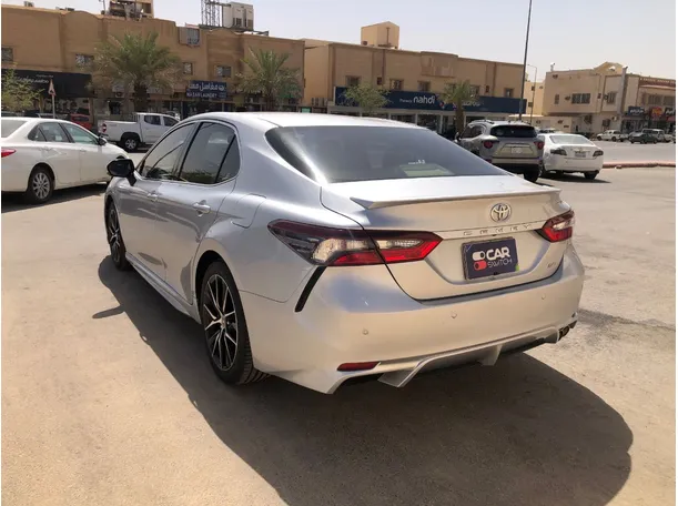 Car image 7
