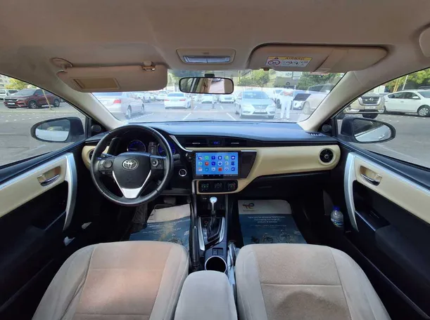 Car image 14