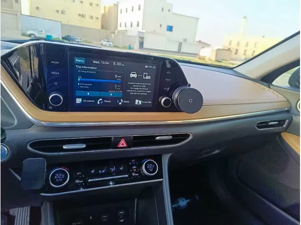 Car image 25