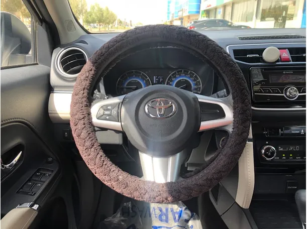 Car image 18