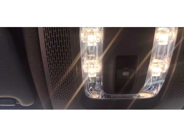 Car image 24