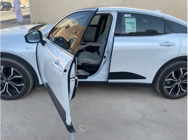Car image 11