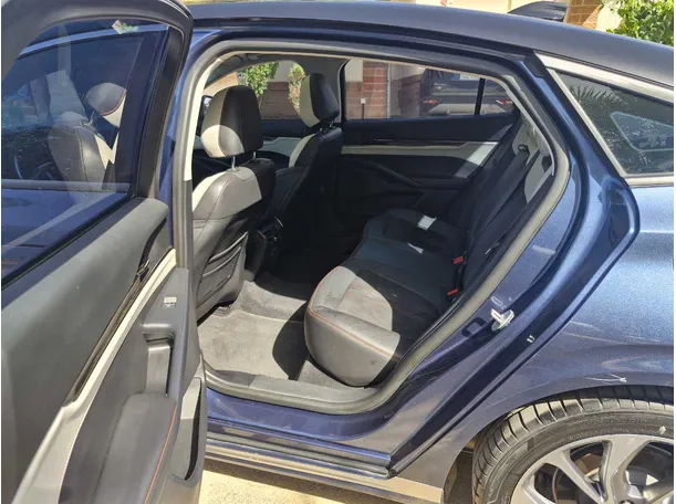 Car image 14