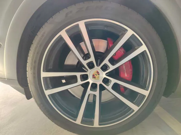 Car image 10