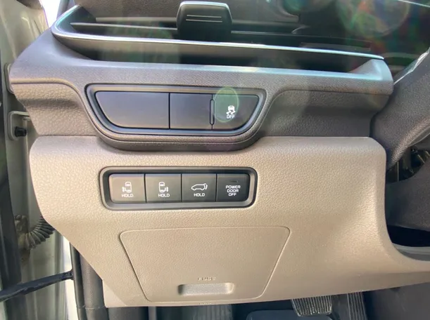 Car image 27