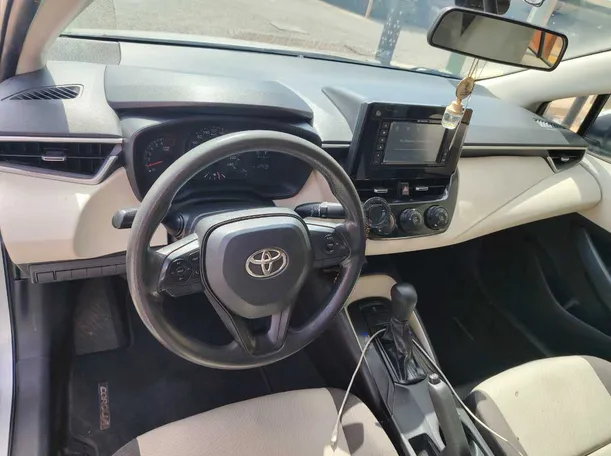 Car image 14