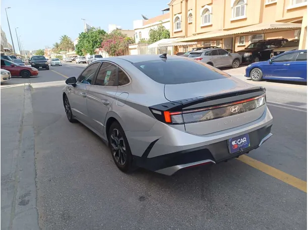 Car image 7