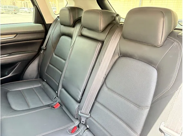 Car image 17