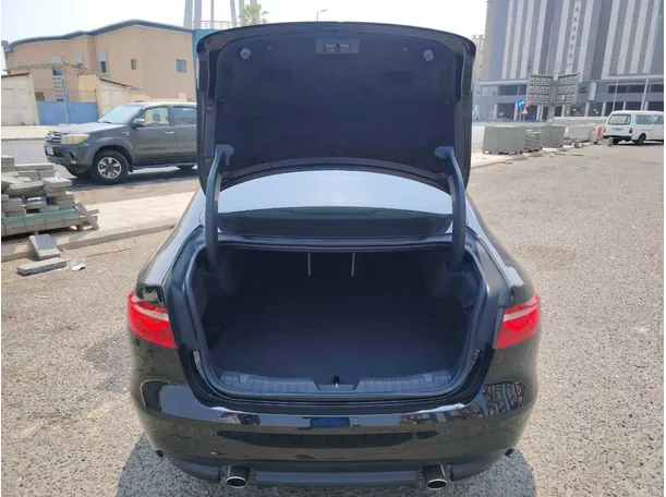 Car image 29