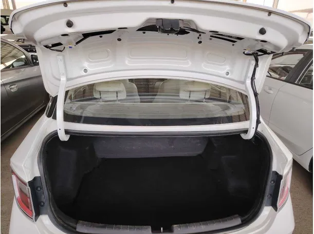 Car image 26
