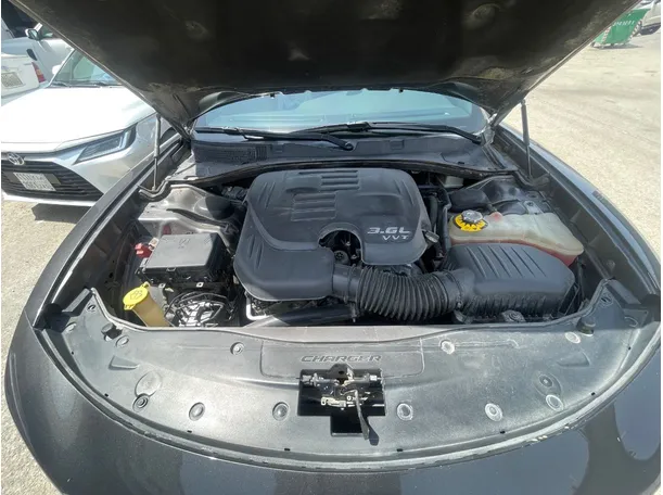 Car image 25