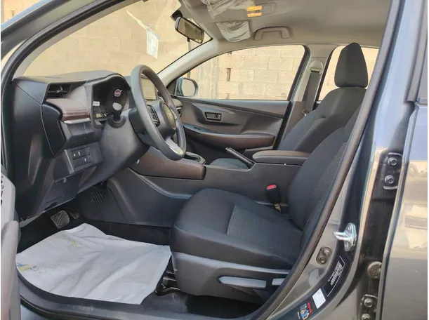 Car image 13