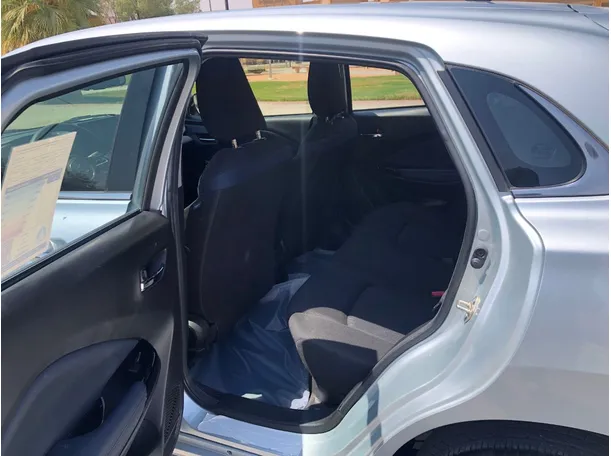 Car image 12