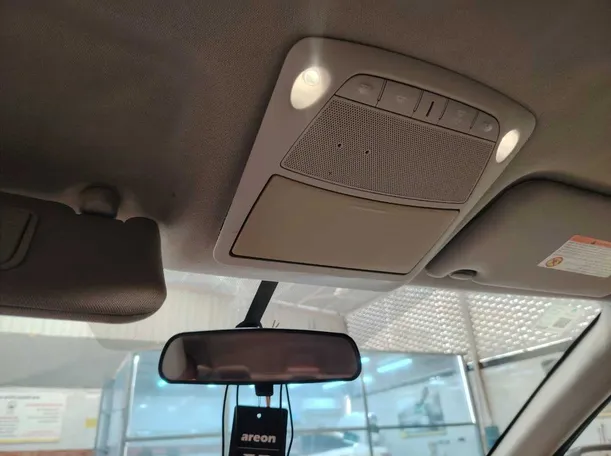 Car image 26