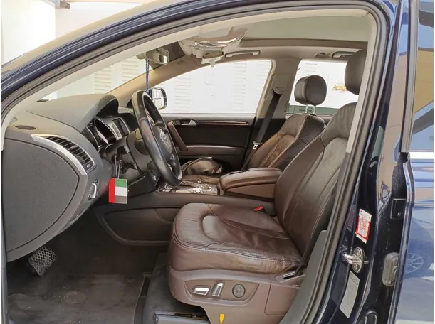 Car image 12
